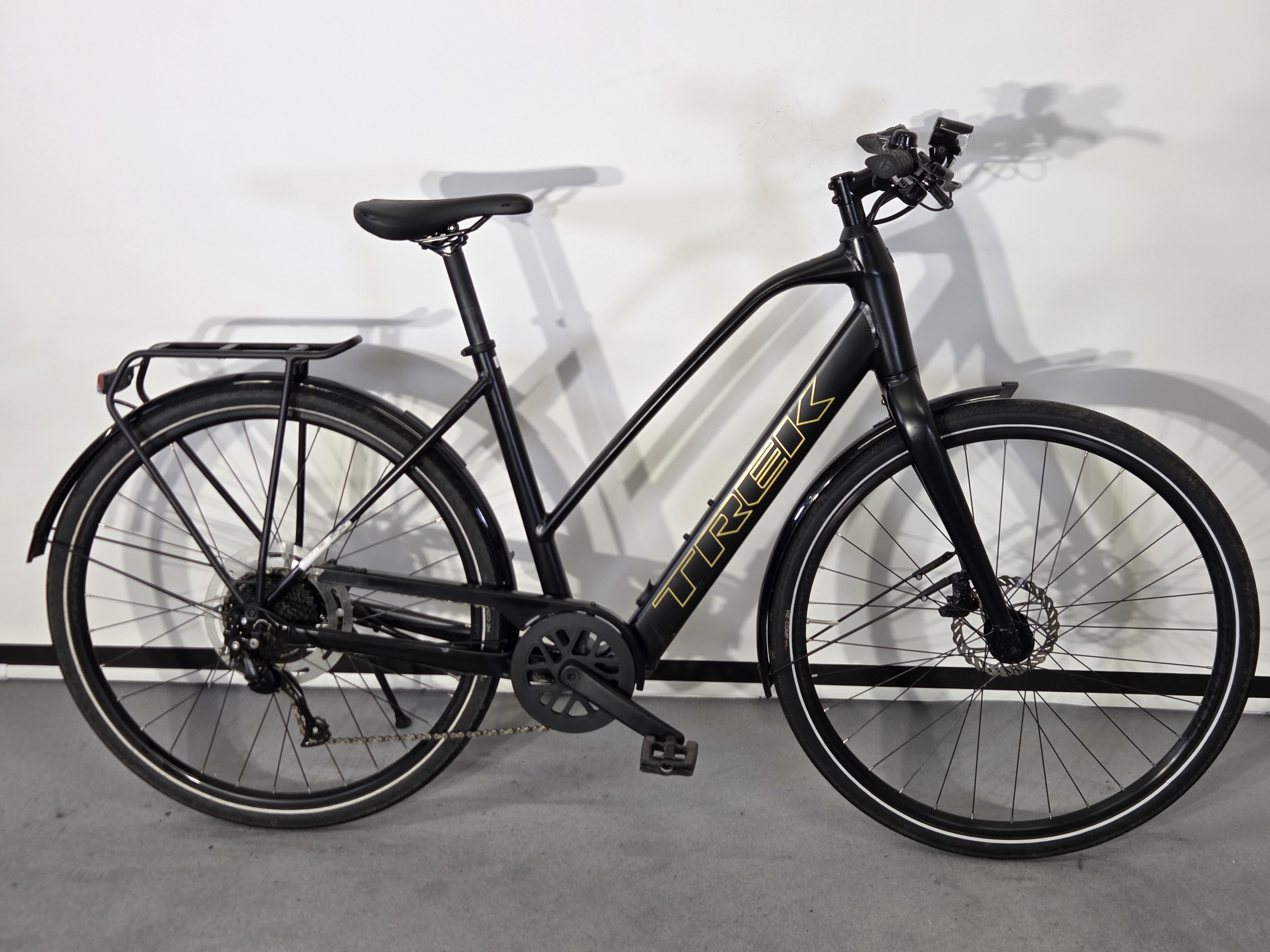 Product Image for Trek Begagnad FX+ 2 Stagger Trek Black L - 9-växlad, Satin Trek Black, Ramstorlek: L